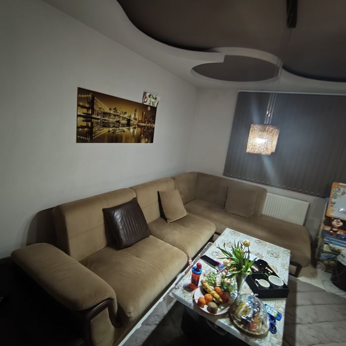 Голям диван за хол