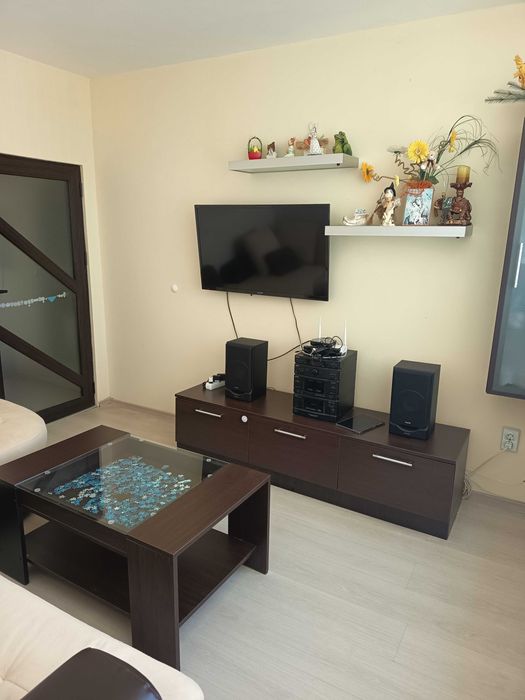 Продавам двустаен апартамент