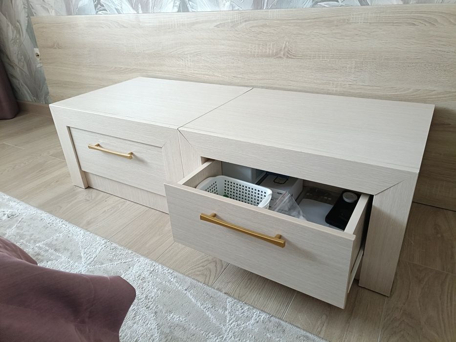 Прикроватные тумбы