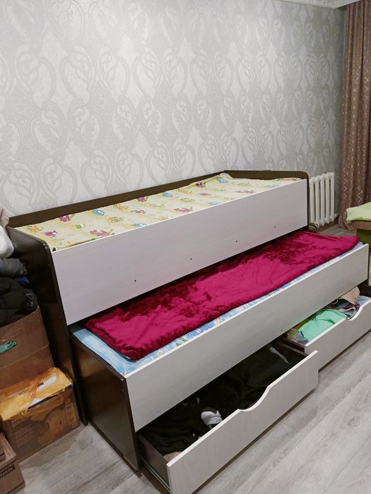 Двух ярусный кровать