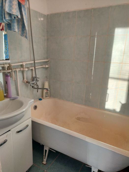 Продам 2к.кв по Айтекеби рядом магазин Анвар