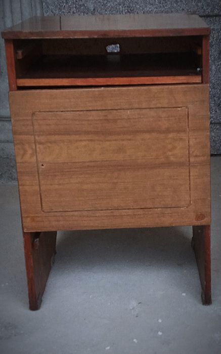 Тумбочка  состояние хороший