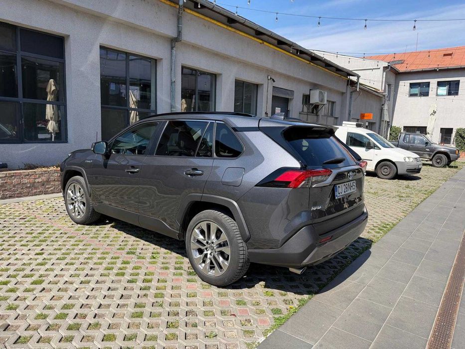 Toyota RAV4 Hybrid Luxury Plus, Full option, Carlig, 2 seturi jante aliaj cu cauciucuri, Martie 2022