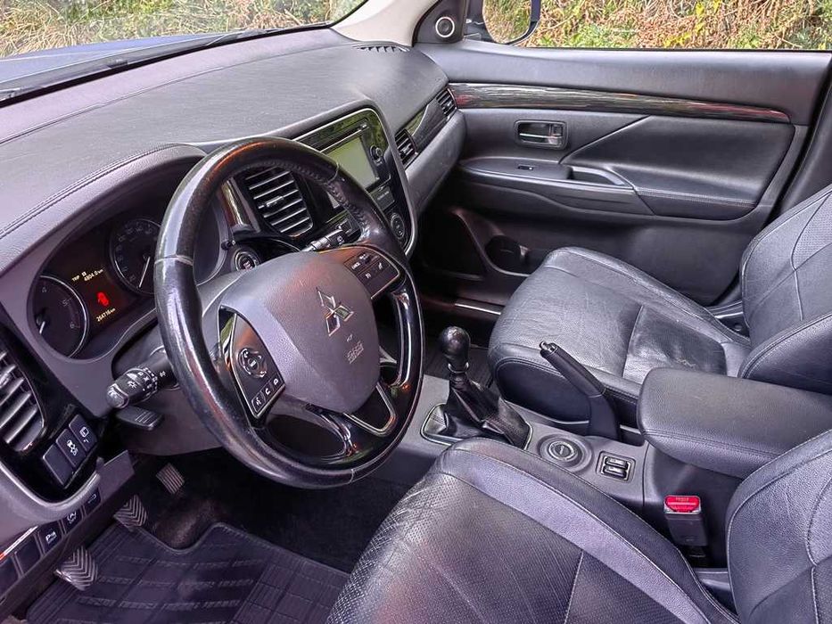 Mitsubishi Outlander 2.2D 4WD Сервизна история* Един собств.* 7-местен