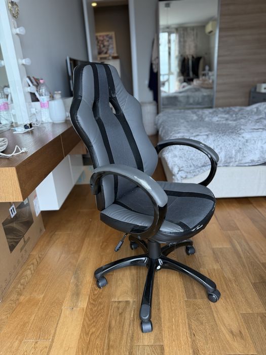 Резервиран!!Офис стол/геймърски стол