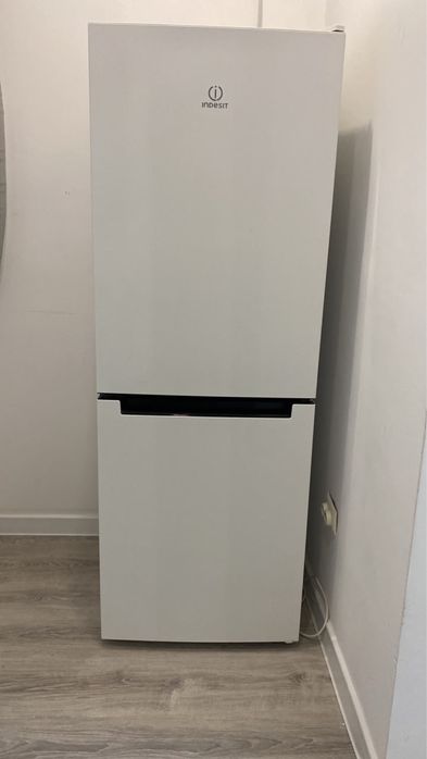 Холодильник Indesit
