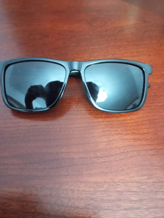 Солнцезащитные очки Tommy Hilfiger