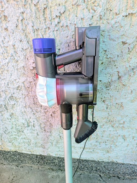 Вертикална прахосмукачка Dyson V8 Advanced