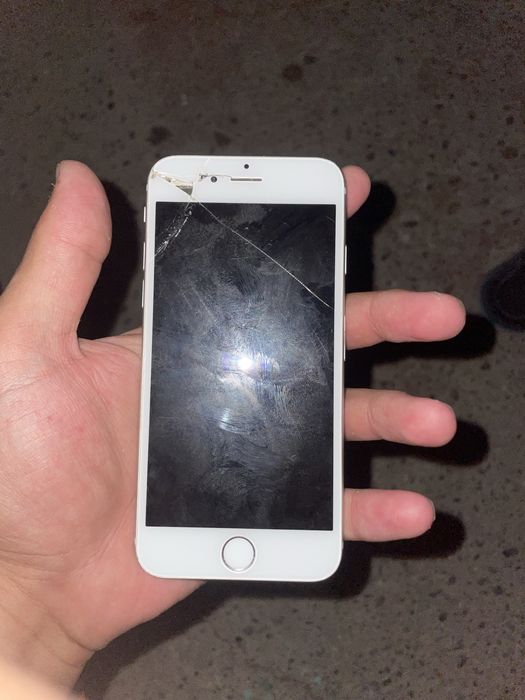 Iphone 6s ekran aybi ekran singan xotira 64gb akumlator 100%kelishamz