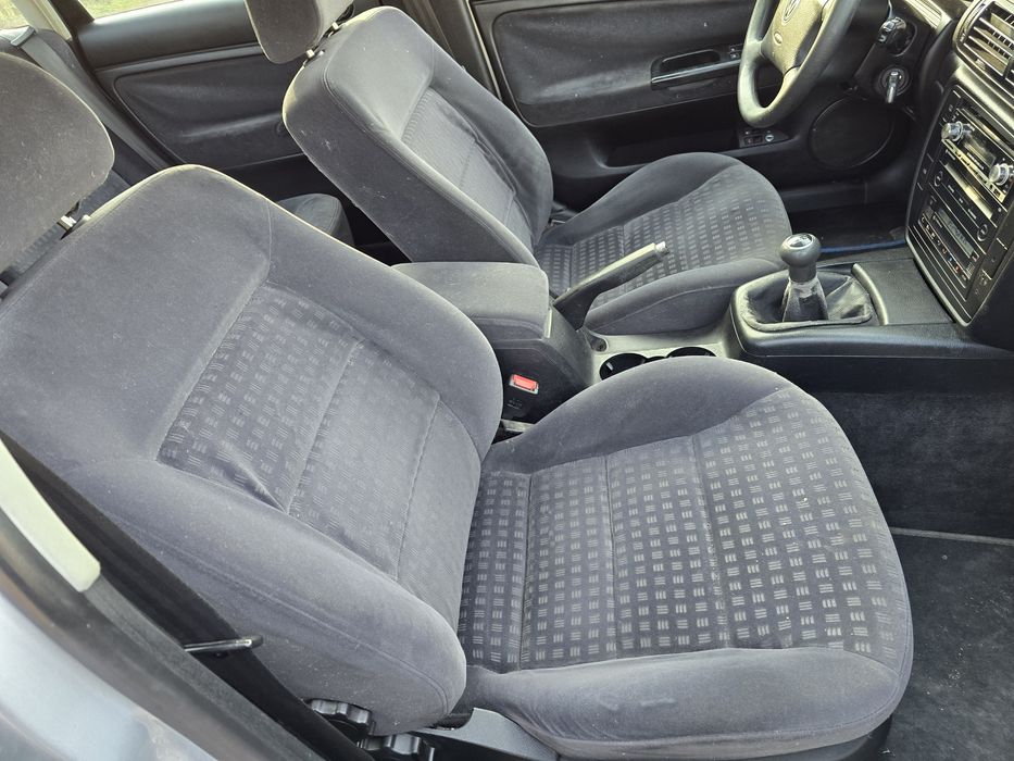 Продавам пасат 5.5 1.9 131кс на части