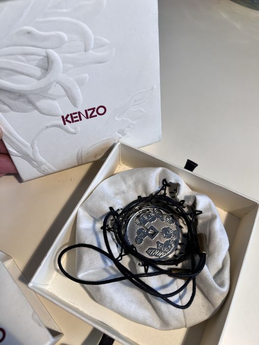 Серебряный комплект от Kenzo