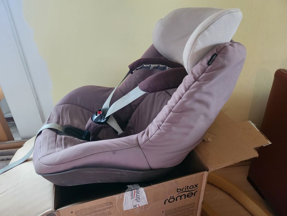 Столче за кола Maxi Cosi Pearl 9-18кг + family fix база