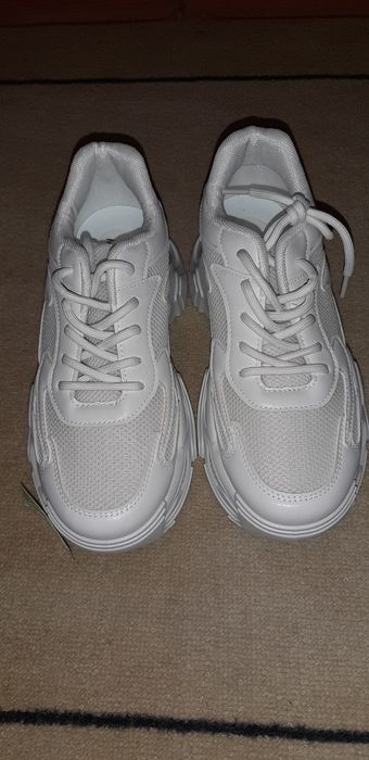 Дамски спортни обувки