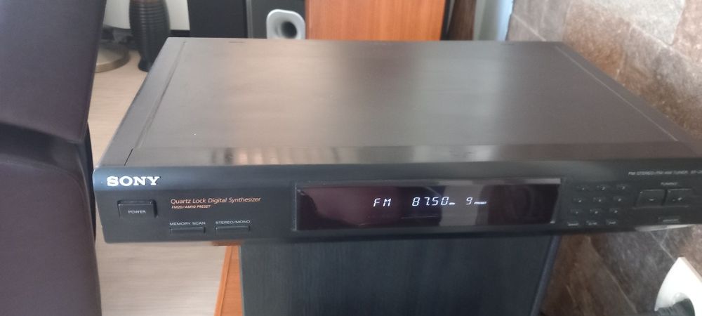 Радиотунери  DENON и SONY