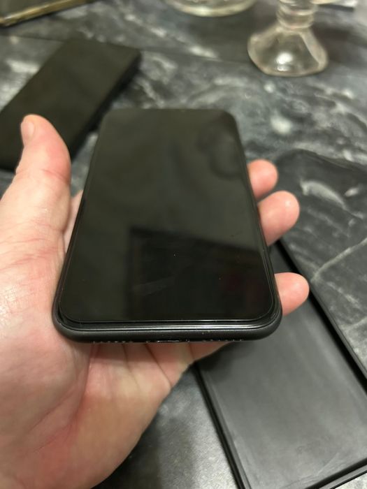 Айфон 11 64 гб Продаю