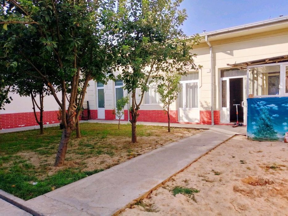 Nazarbek Grand toyhona orqasida