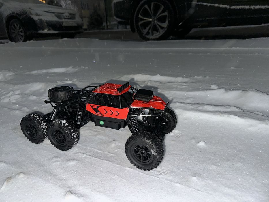 Внедорожник на пульте управления