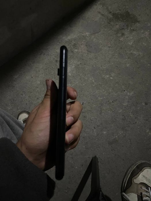 Iphone xr Rangi qora