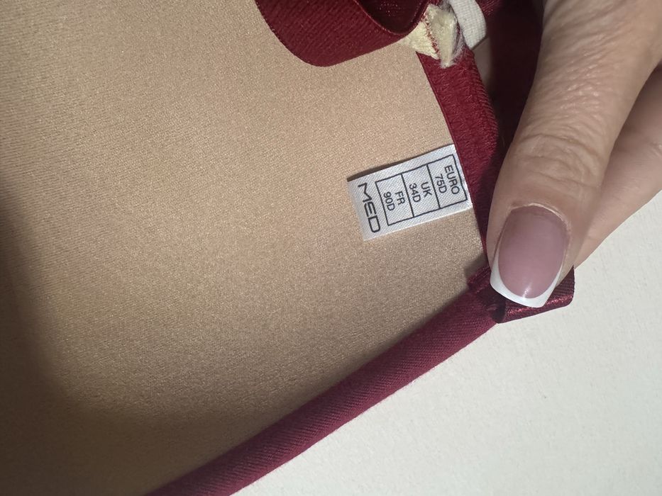 Сутиен -Med размер-75D  чисто нов