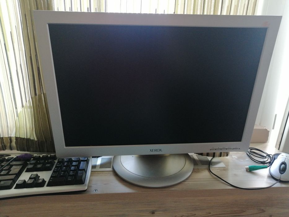 Монитор Xerox модел xm3-19w, клавиатура и мишка