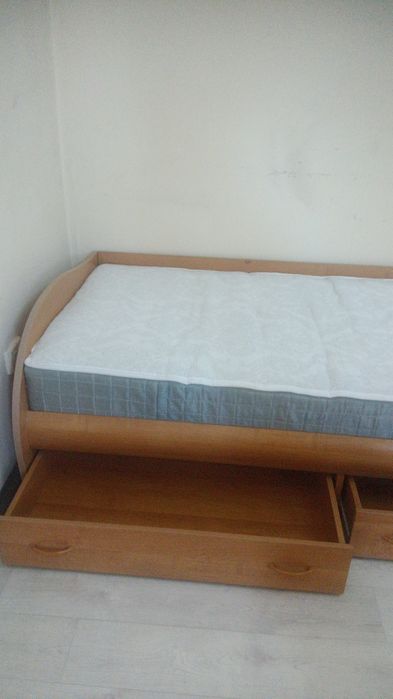 Срочно продам кровать с матрасом 15 тыс