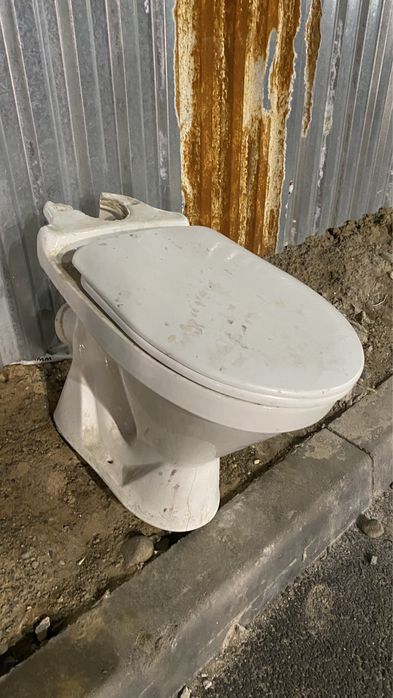 Продам Унитаз Б/У