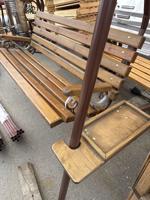 Качели садовые с коваными элементами