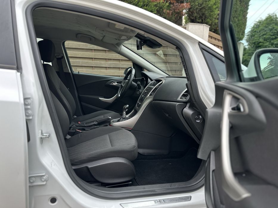 Opel Astra J Hatchback/ 1.7CDTI//6+1Trepte 2010/Euro5/anvelope Noi/ Climatronitc/Foarte intretinut