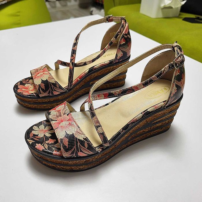 Sandale elegante damă cu platformă florală și talpă eco din plută