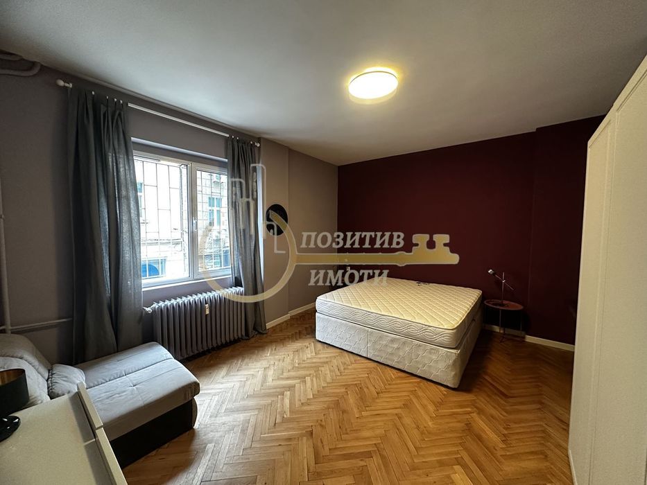 Дава се под наем Тристаен апартамент в София, Център - 120 кв.м за 947.58 € - Снимка #4