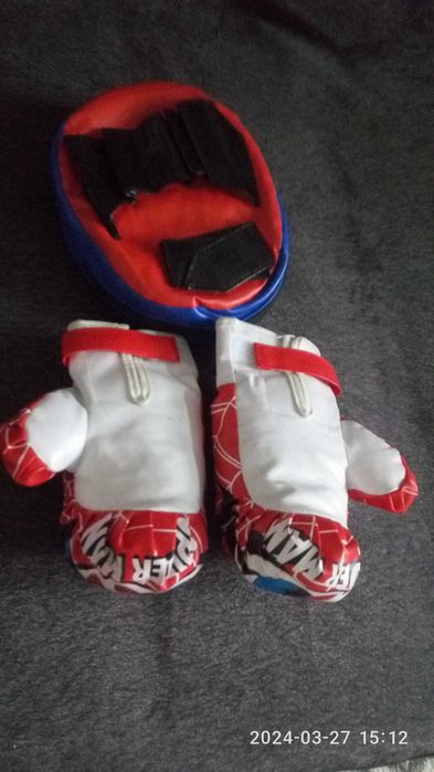 Боксерские перчатки