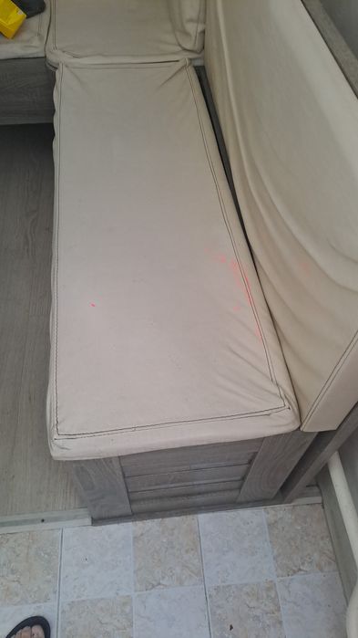 Кухонный уголок с ящиками для  хранения