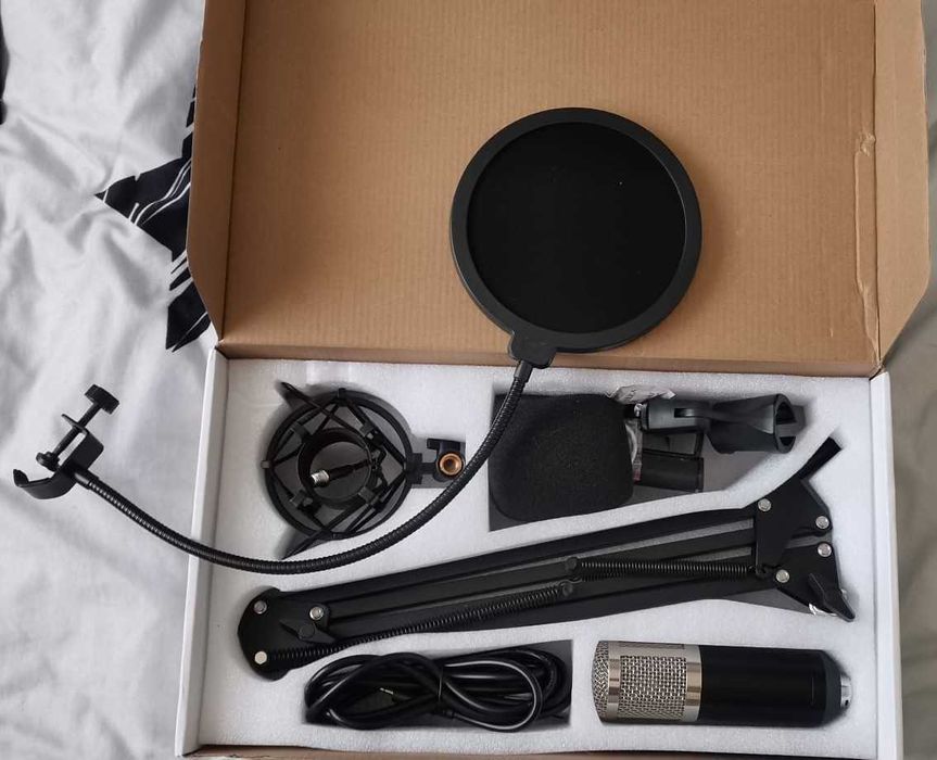 Microfon Streaming Profesional cu brat metalic ajustabil