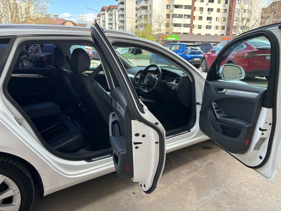 Audi a 4 b8 volan dreapta