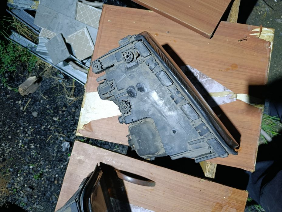 Продам фары BMW E38 до рест