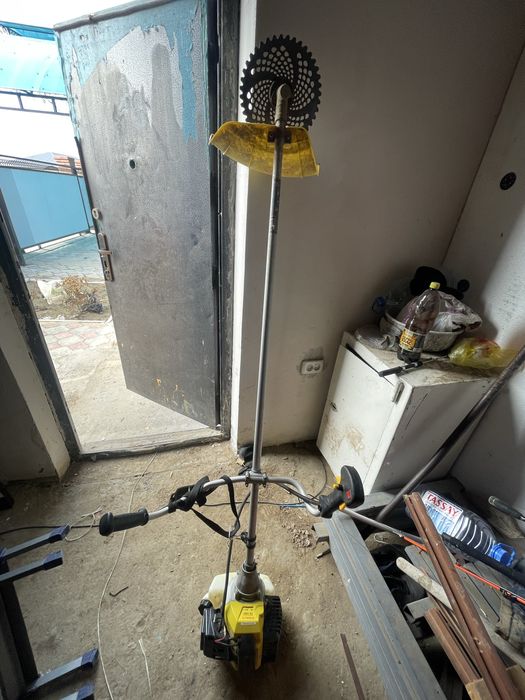 Триммер для газона