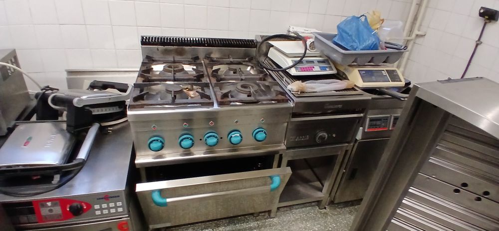 Професионално кухненско оборудване.