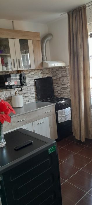 Vând apartament 2 camere în Rovinari