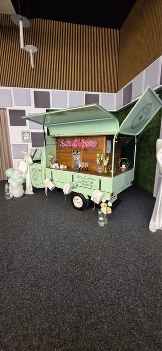 Piaggio ape prosecco van