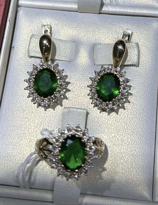 Золотой комплект с бриллиантами