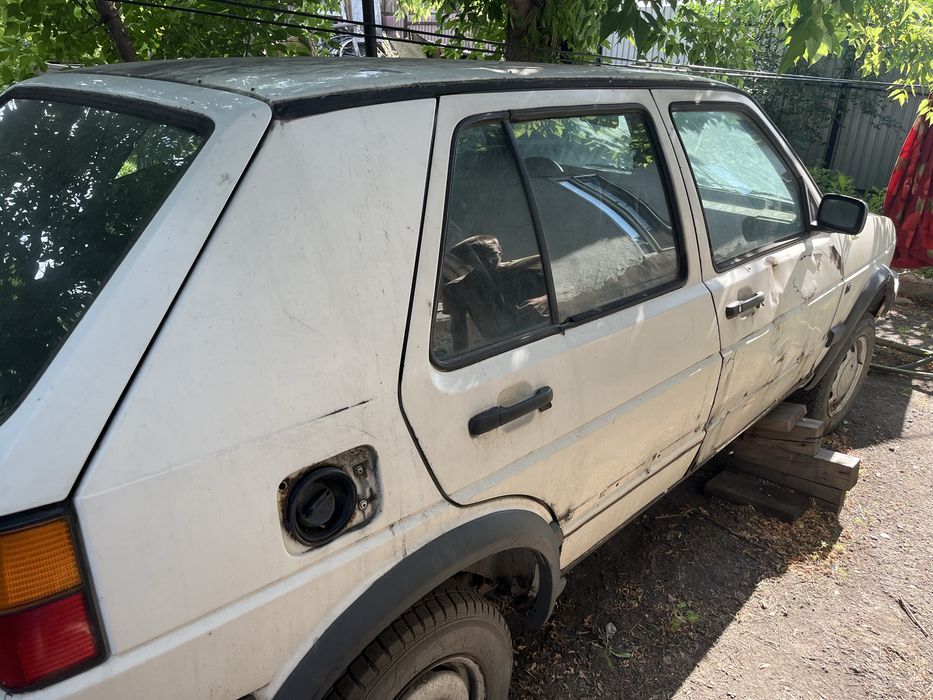 Продам гольф 2 (не на ходу)