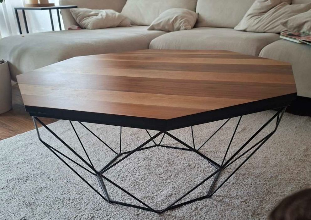 Дървена холна маса