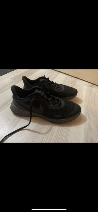 Nike revolution 5