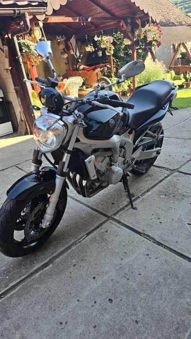 Vând Yamaha fz6...