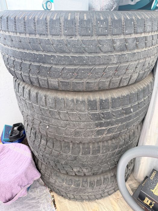 Зимние шины 265/65/17