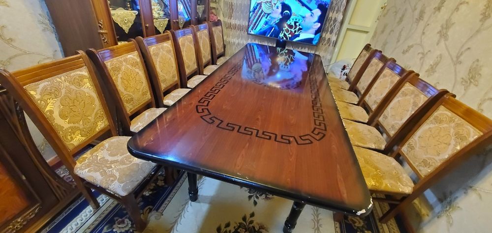 Продаётся стол и стулья для гостевая