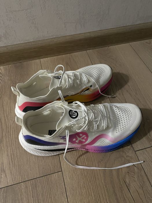 Беговые кроссовки