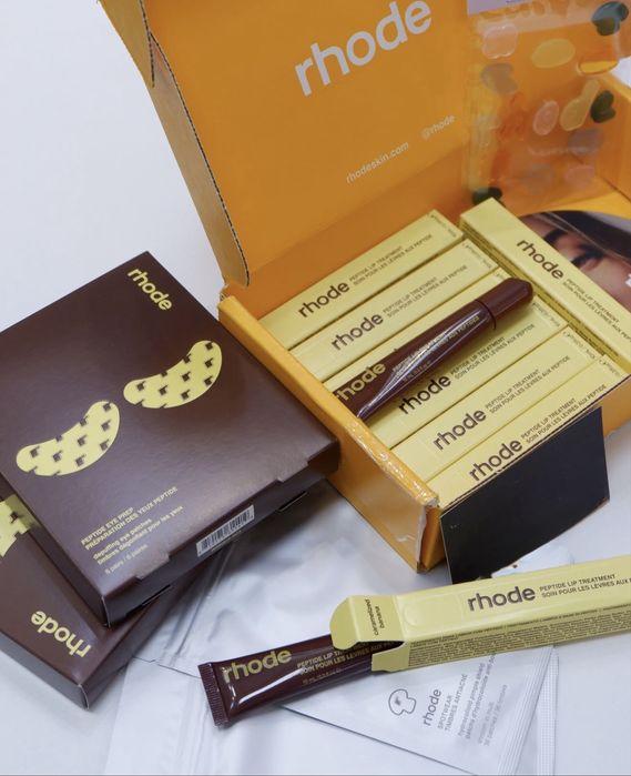 Оригинални лимитирани rhode x Justin Bieber, Hailey Bieber: Caramelized Banana Lip Gloss гланц, Eye Patches пачове за очи и цветни лепенки за пъпки