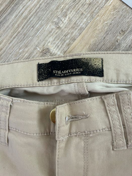 Панталон на Stradivarius- бежов