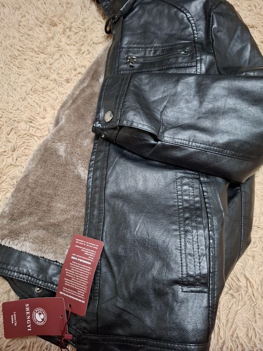 Продам 2 новые куртки 48 и 50 размера.